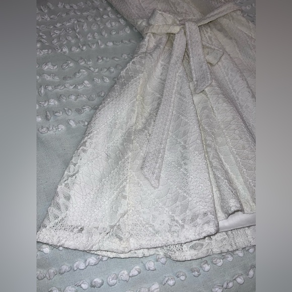 B Darlin Lace Short Sleeve V Neck Dress Size 1/2 - Picture 3 of 7